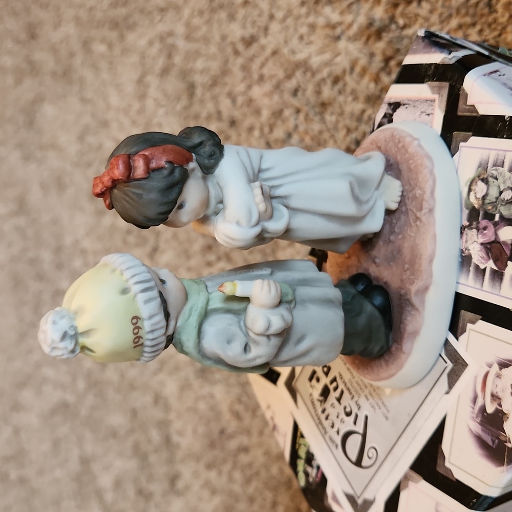 Vintage 1999 Kim Anderson Pretty As A Picture - Let Me Light Your Way figurine